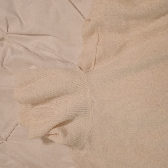 Open shoulder sweater - Picture 2 of 2